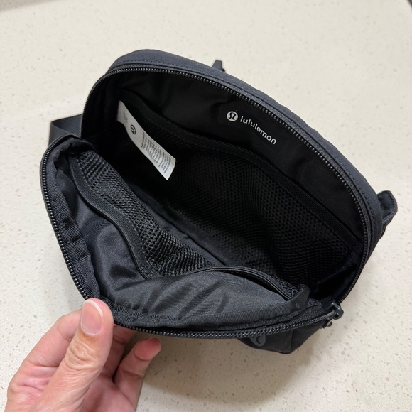 Lululemon belt bag - EUC - Picture 4 of 4